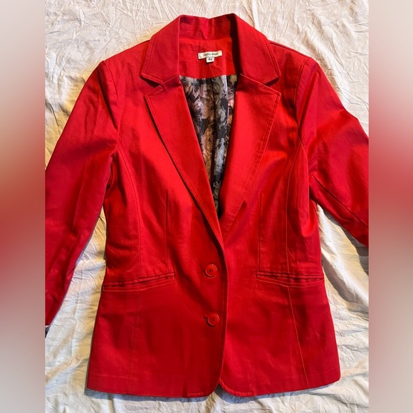 L’altra Moda Women's Red Blazer w Floral Interior and Rolled Cuff Size 42 - Picture 2 of 15